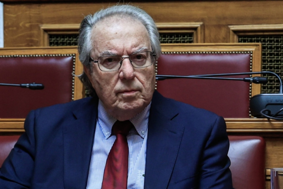 Ακόλουθος ή ακολουθών; Επανέρχεται και διορθώνει ο Μπαμπινιώτης