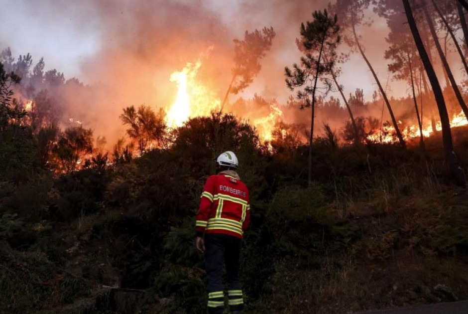 Τραγωδία στην Πορτογαλία: Tέσσερις νεκροί στη μάχη με τις φλόγες