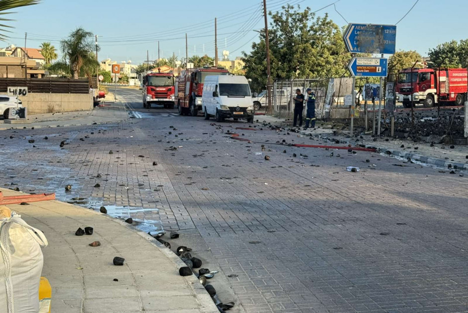 Δόθηκε στην κυκλοφορία ο δρόμος παρά την πυρκαγιά στον Ύψωνα
