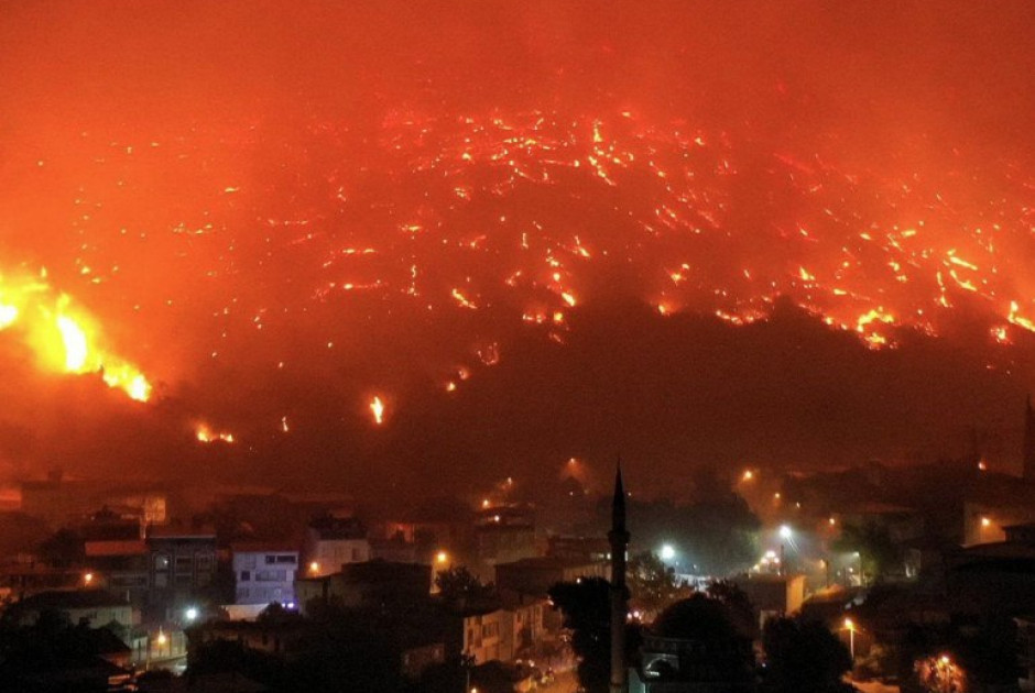 Τουρκία: Πάνω από 2.000 άνθρωποι απομακρύνθηκαν από τα σπίτια τους εξαιτίας πυρκαγιάς