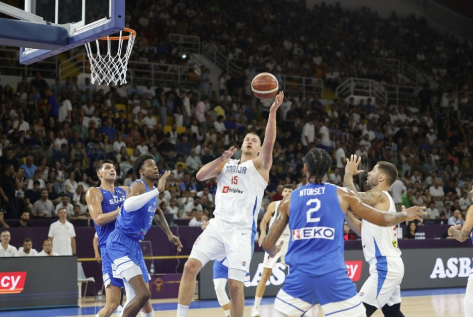 Ντύνεται στα χρώματα του FIBA EuroBasket 2025 το Αθλητικό κέντρο Σπύρος Κυπριανού