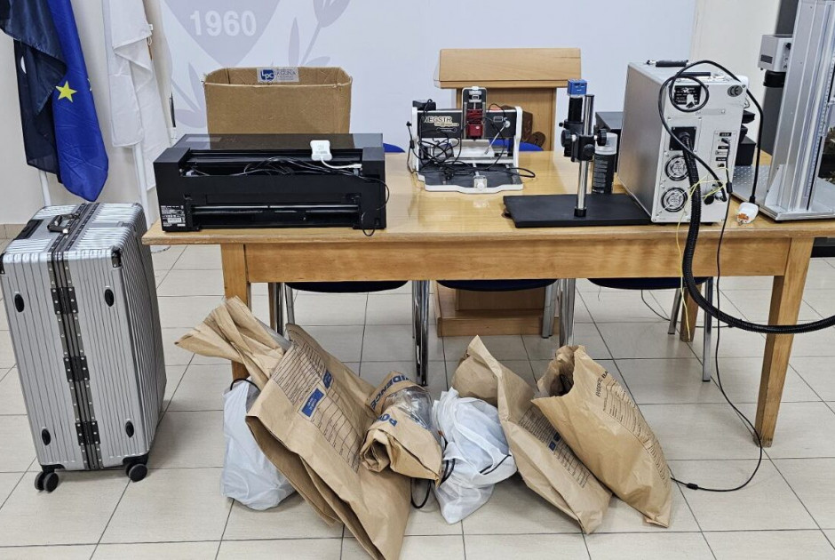 «Φάμπρικα» παρασκευής πλαστών καρτών στη Λάρνακα