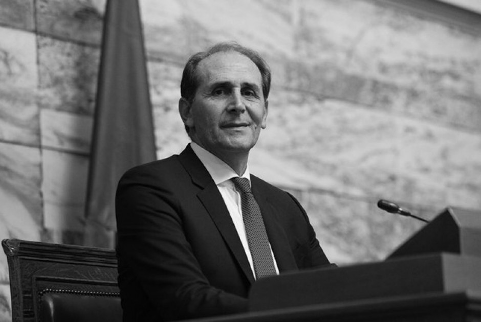 Μητσοτάκης: «Έφυγε το καλύτερο παιδί» – Τελευταίο «αντίο» στον Βεσυρόπουλο