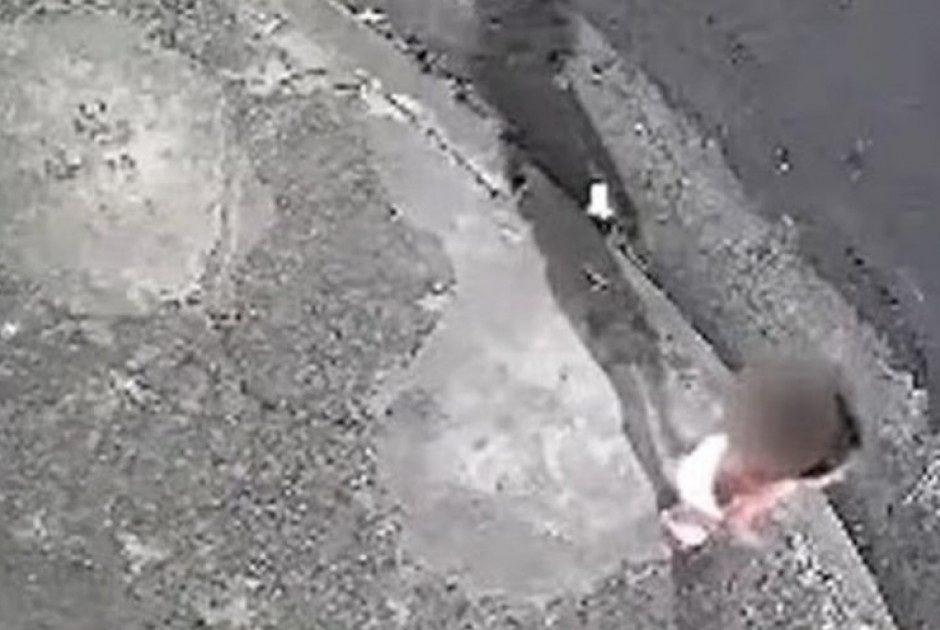 Τρίχρονη περιπλανιόταν μόνη στους δρόμους