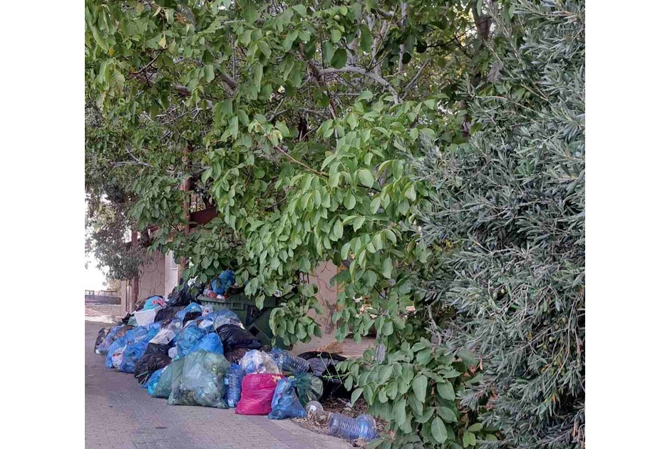 Παράνομο κάμπινγκ για ακόμη μια χρονιά στον Πύργο Τηλλυρίας και… σκουπίδια παντού