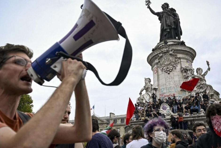 Σε απεργιακό κλοιό η Γαλλία: 800.000 άτομα αναμένεται να παραλύσουν τη χώρα