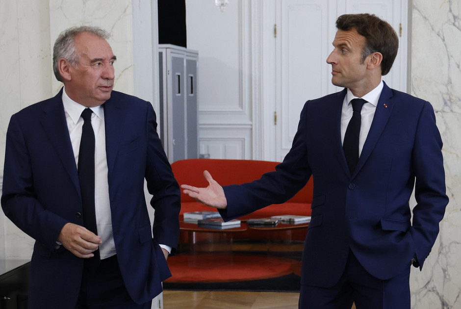 Έτοιμη να βυθιστεί στην πολιτική κρίση η Γαλλία – Σήμερα η ψήφος εμπιστοσύνης στον Μπαϊρού