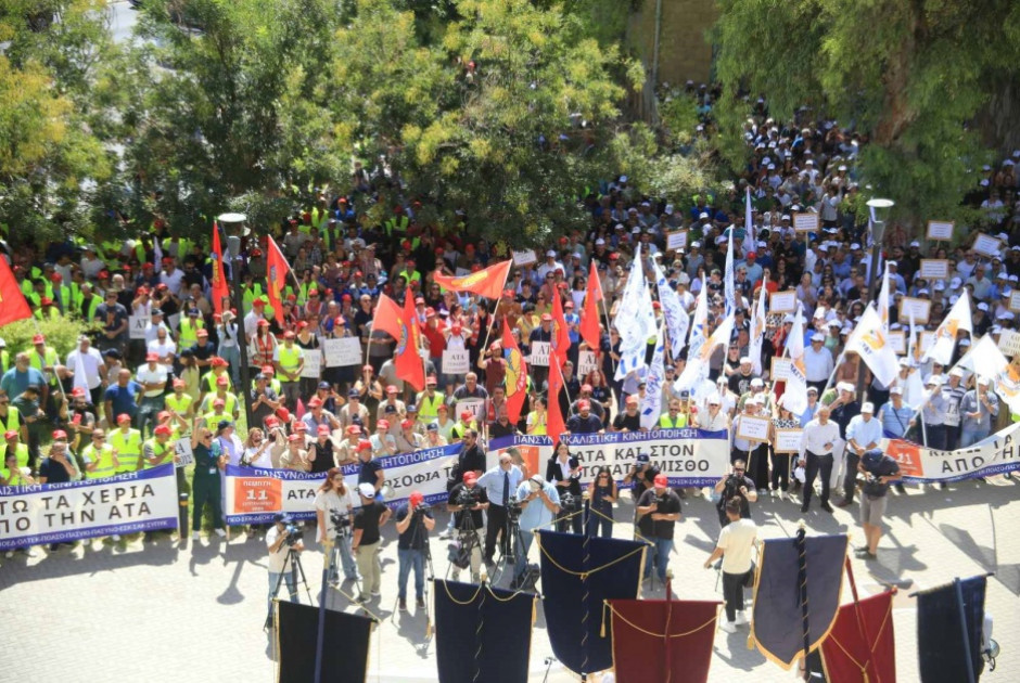 «Ο κόσμος μίλησε»: Σκληραίνουν τη στάση τους οι συντεχνίες (ΒΙΝΤΕΟ)