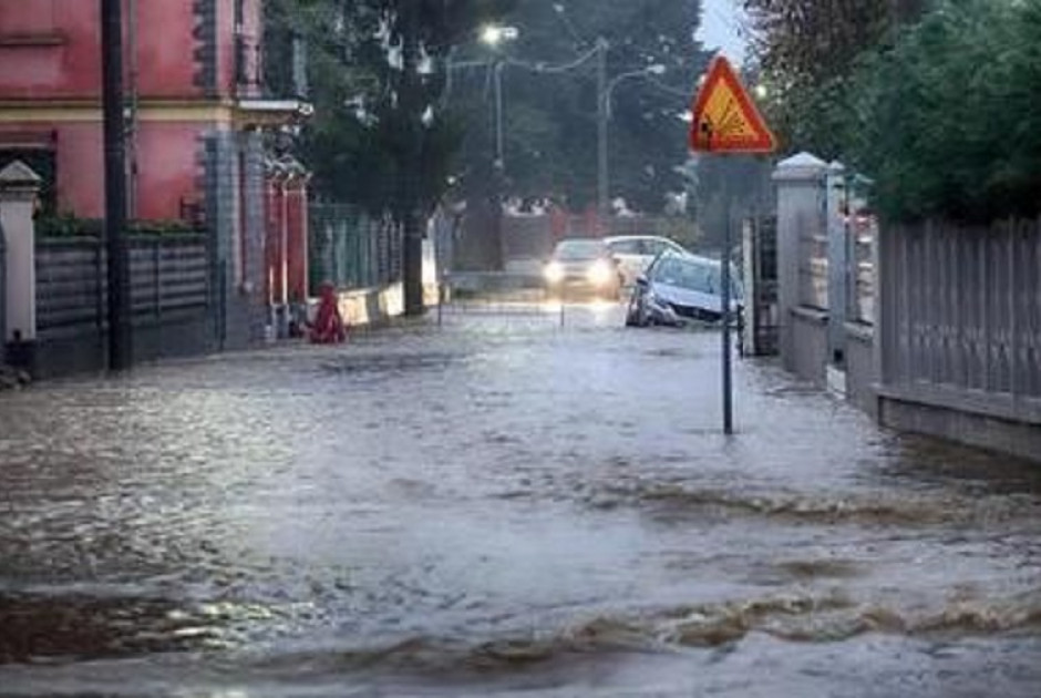 Δύσκολες ώρες στη βόρεια Ιταλία λόγω κακοκαιρίας