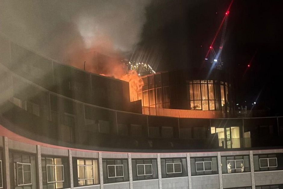 Συναγερμός στο Λονδίνο: Πυρκαγιά σε εννιαώροφο κτίριο στο White City