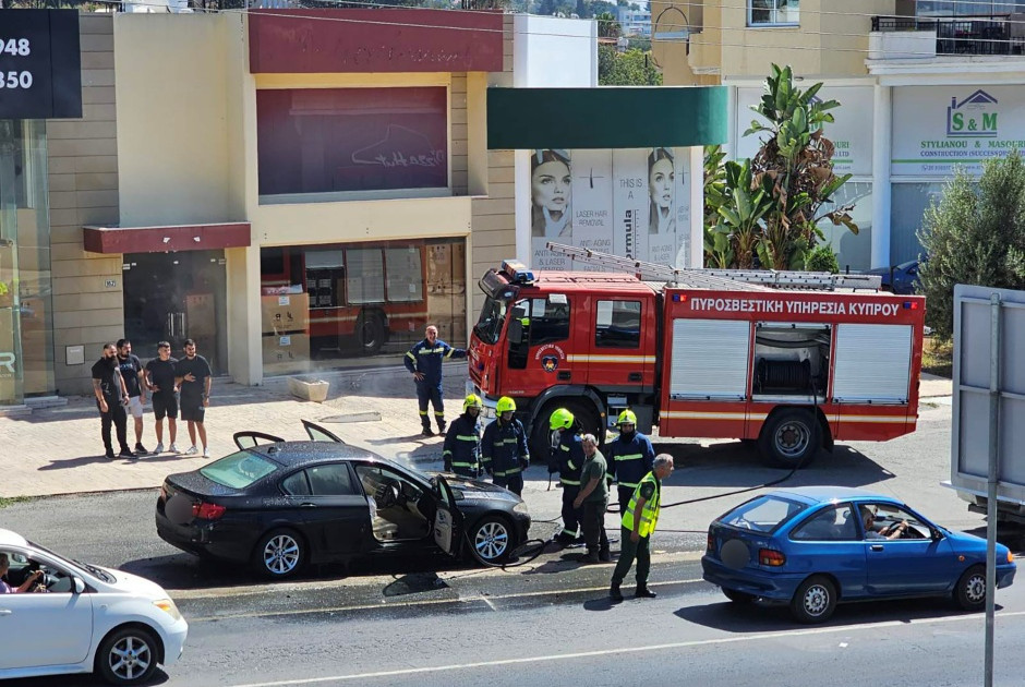 Φωτιά σε εν κινήσει όχημα στην Πάφο – Πρόλαβαν να εξέλθουν οι επιβαίνοντες