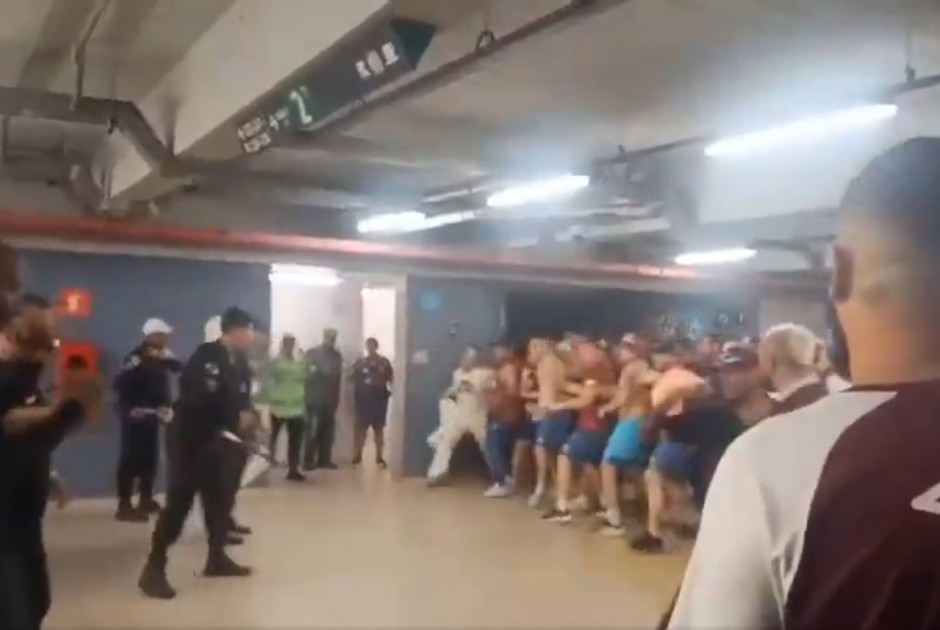 ΑΠΙΣΤΕΥΤΕΣ ΕΙΚΟΝΕΣ: Άγριο ξύλο των οπαδών ακόμη και στις τουαλέτες (ΒΙΝΤΕΟ)