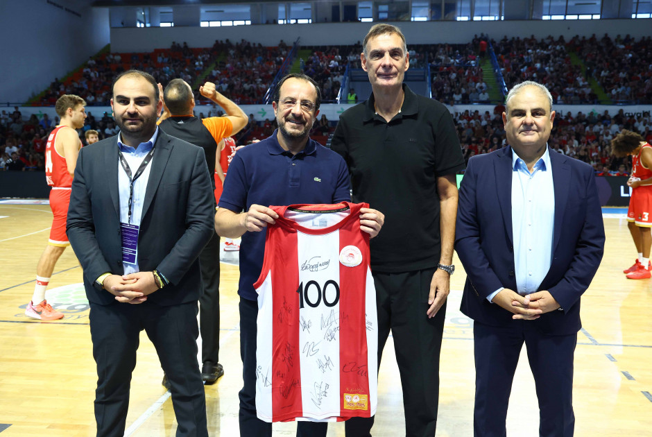 Στο "Ελευθερία" ο Πρόεδρος Χριστοδουλίδης πήρε και το δώρο του (ΦΩΤΟΣ)