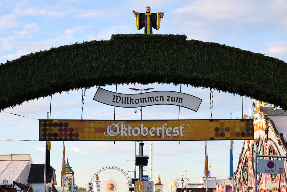 Eκατομμύρια συρρέουν στο Μόναχο για το Oktoberfest (ΦΩΤΟ)