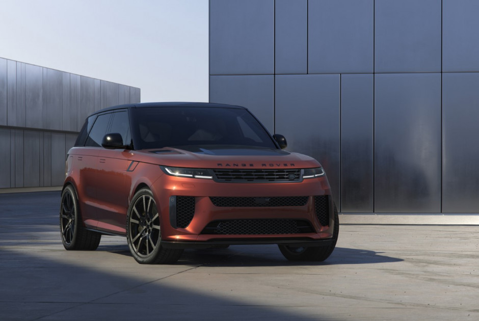 Το νέο Range Rover Sport SV Carbon επαναπροσδιορίζει το όρο της πολυτέλειας