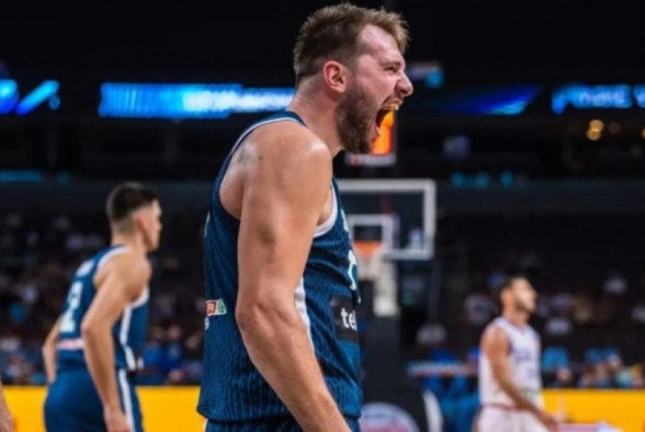 Ιταλία – Σλοβενία 77-84: Ο φοβερός και τρομερός Λούκα Ντόντσιτς την έστειλε στα προημιτελικά