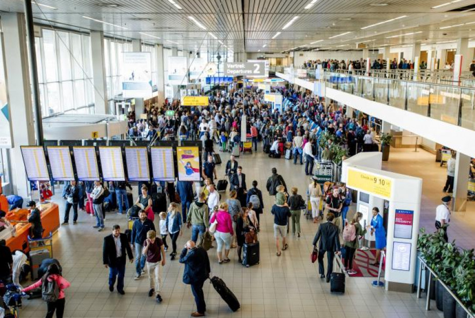Άμστερνταμ: Το αεροδρόμιο ακυρώνει δεκάδες πτήσεις λόγω επικείμενης καταιγίδας