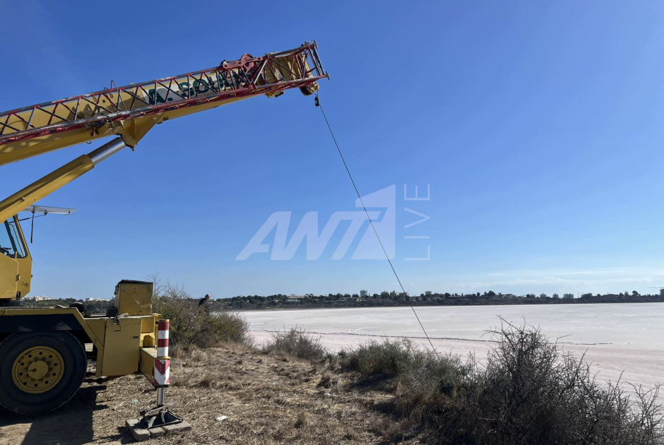 Σε εξέλιξη βρίσκεται η προσπάθεια ρυμούλκησης των οχημάτων που παγιδεύτηκαν στην Αλυκή (ΒΙΝΤΕΟ)
