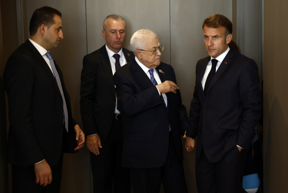 Χέρι χέρι εξήλθαν από διμερή συνάντηση Αμπάς