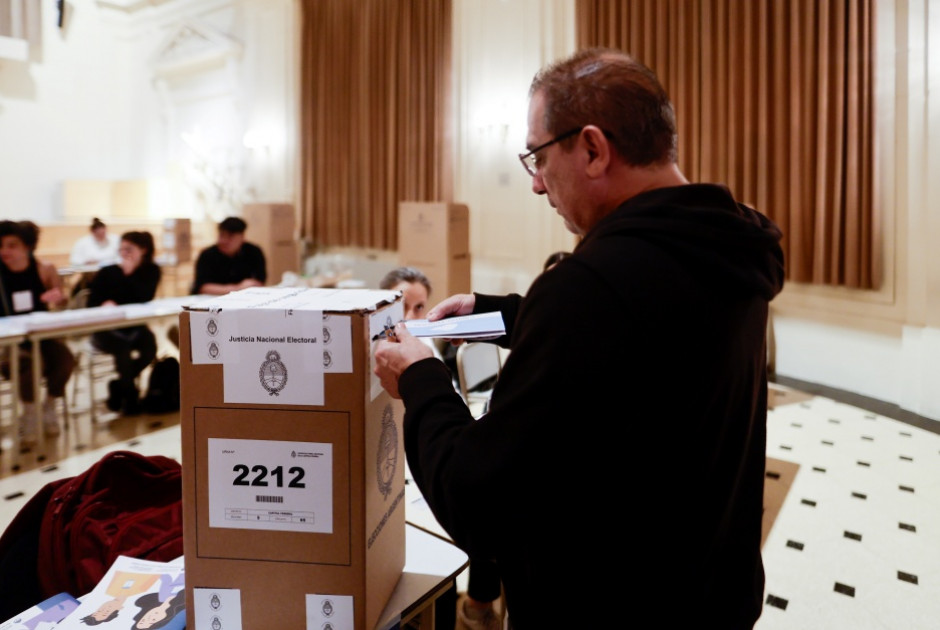 &#039;Ανοιξαν οι κάλπες στην Αργεντινή για τις βουλευτικές εκλογές