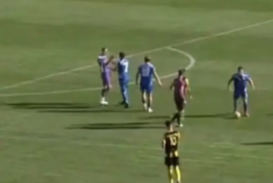 Απίστευτα σκηνικά στη Super League 2: Οι παίκτες της Καβάλας «έστειλαν» τον τερματοφύλακά τους στην