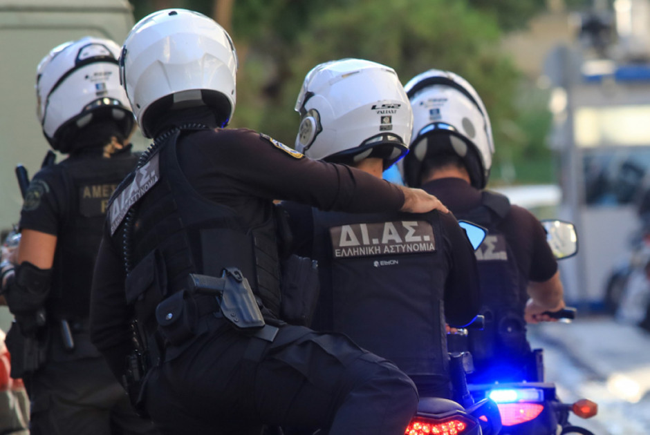 Επεισοδιακή καταδίωξη: 44χρονος δάγκωσε αστυνομικό στο πόδι