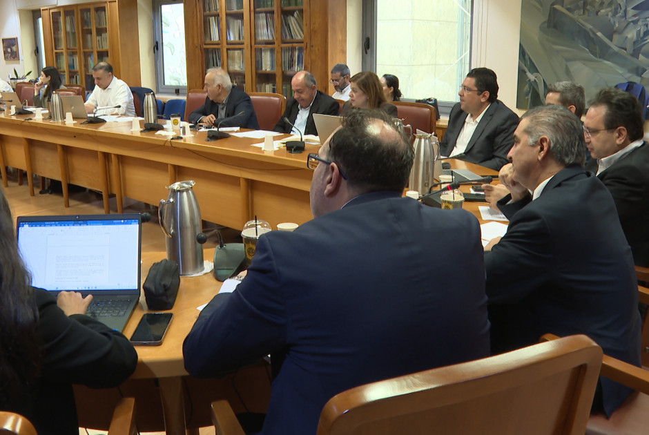 Απονέμουν «Νόμπελ τοκογλυφίας» στο κράτος οι βουλευτές (ΒΙΝΤΕΟ)