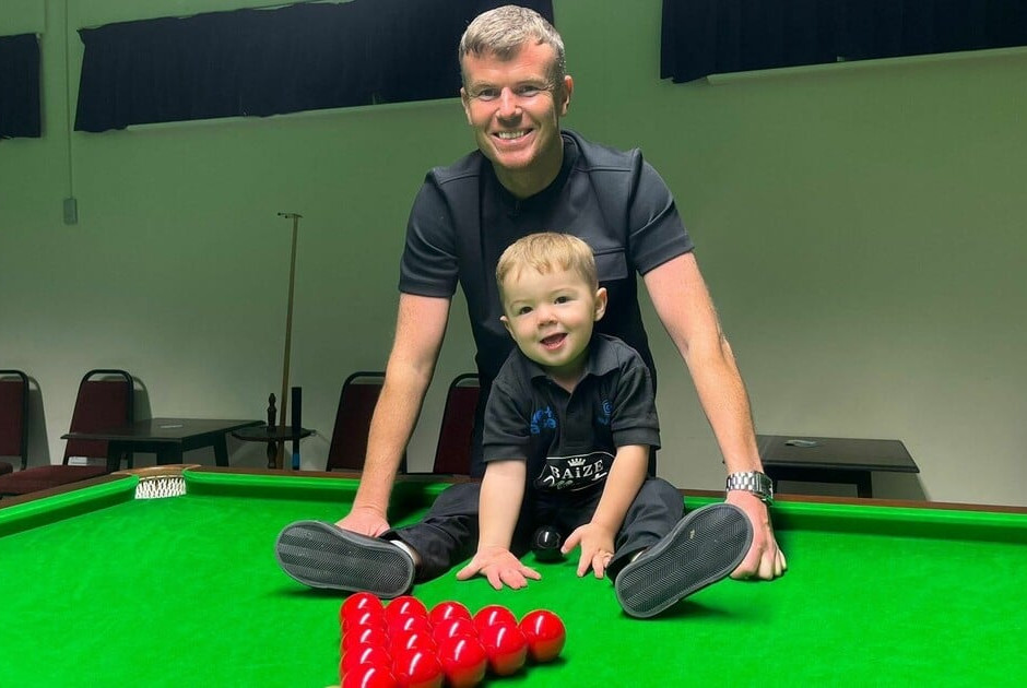 Ένας 2χρονος είναι κιόλας ειδικός στο μπιλιάρδο (ΒΙΝΤΕΟ)
