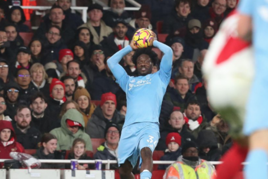 H "νέα συνήθεια" που έρχεται στην Premier League: Τα πλάγια άουτ, γίνονται… κόρνερ!
