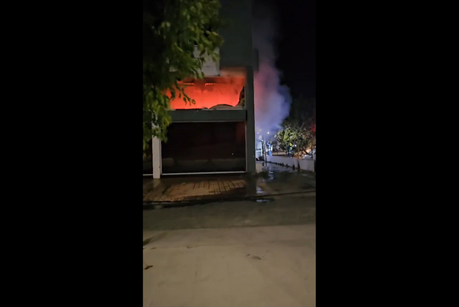 Υπό έλεγχο η φωτιά σε κατάστημα ηλεκτρικών ειδών στον Στρόβολο (ΒΙΝΤΕΟ)
