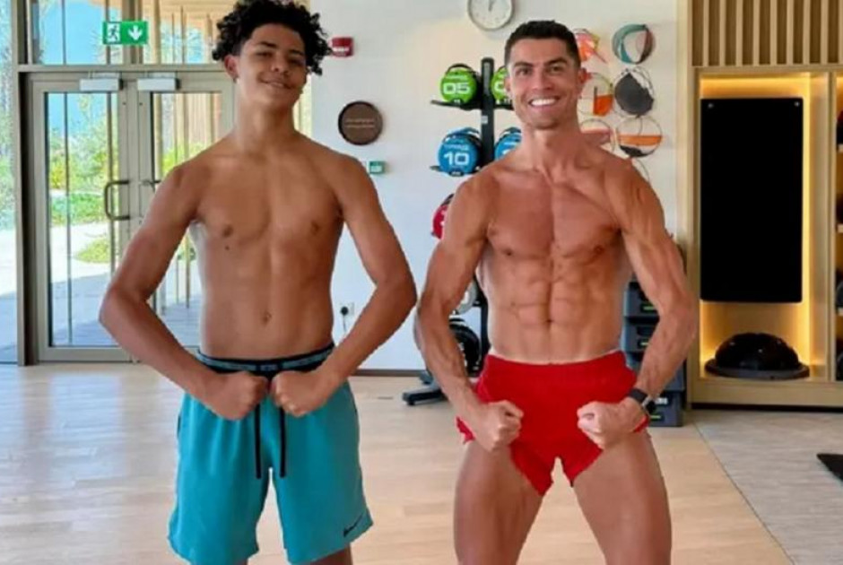 Ο Κριστιάνο Τζούνιορ «ξεκινάει» την πρόκληση του να παίζει με τον πατέρα του: «Είναι περισσότερο στα χέρια του»!