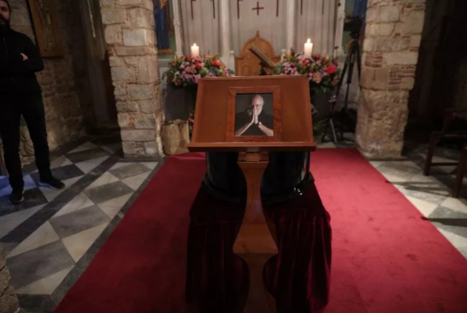 Η Ελλάδα αποχαιρέτησε με δάκρυα και τραγούδια τον Διονύση Σαββόπουλο (ΒΙΝΤΕΟ)