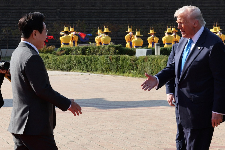 Στη Ν. Κορέα ο Τραμπ - Αναμένεται να συναντηθεί με τον Κινέζο ομόλογό του