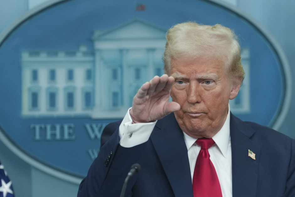 Λευκός Οίκος: Kατηγορεί τους Δημοκρατικούς για «πλαστή αφήγηση» για Τραμπ - Έπστιν