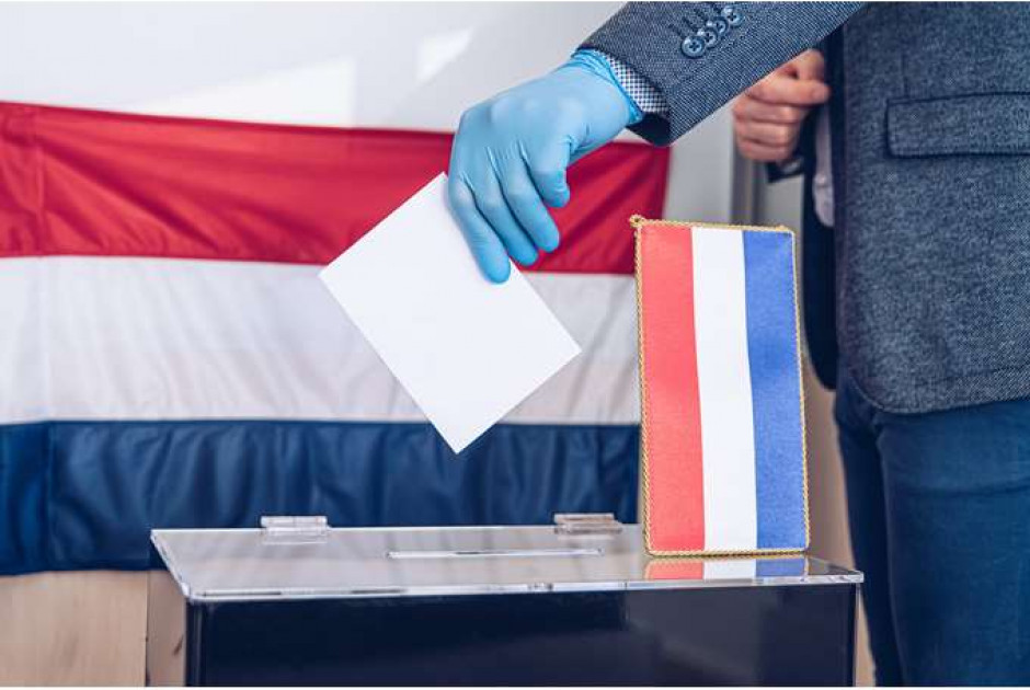 Ιστορική εκλογική ισοπαλία στην Ολλανδία – Ακροδεξιοί και κεντρώοι σε μάχη για τον σχηματισμό κυβέρν