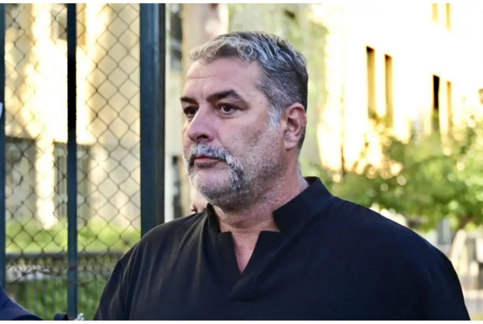 Ο Βασίλης Μπισμπίκης στα δικαστήρια για την υπόθεση του τροχαίου
