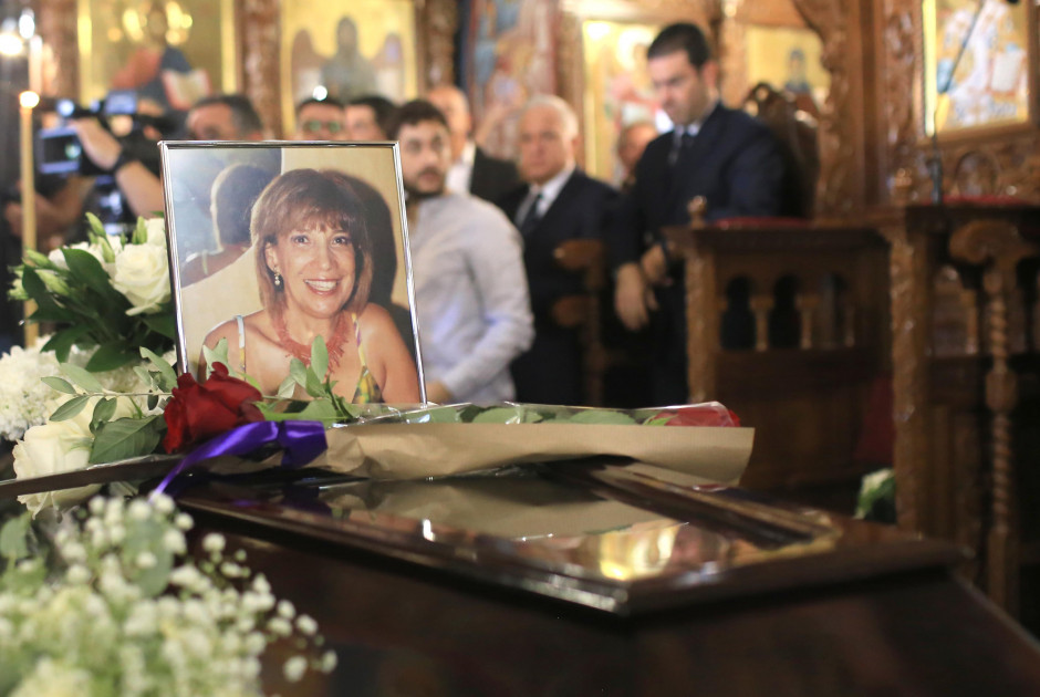 Θλίψη και συγκίνηση στο τελευταίο αντίο στην Καίτη Κληρίδου (ΒΙΝΤΕΟ)
