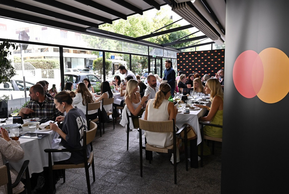 «Around the table» από τη Mastercard