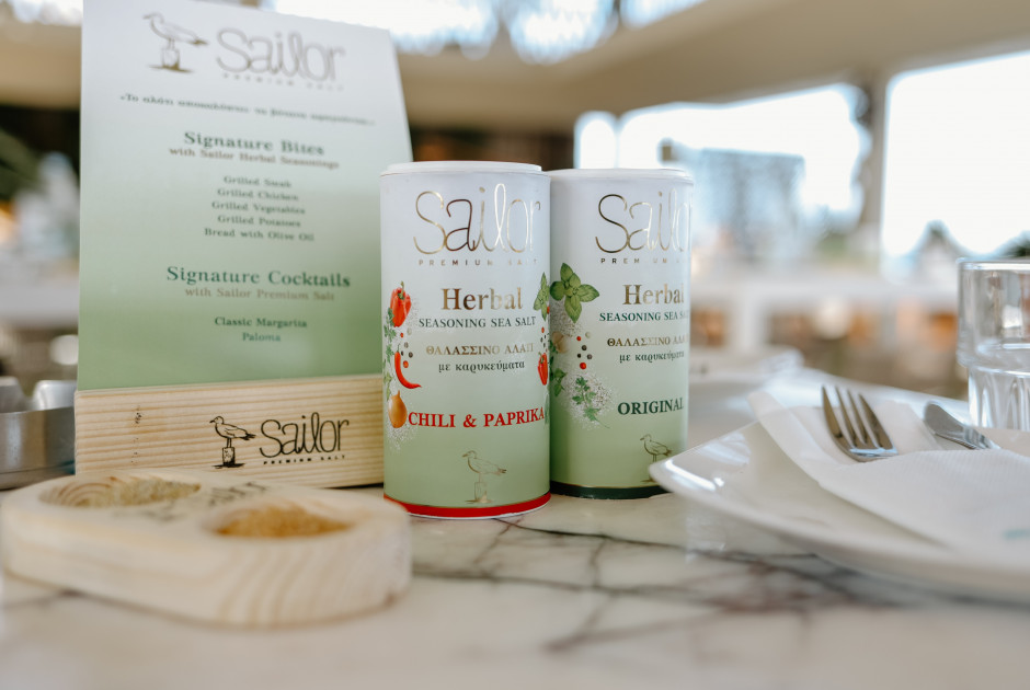 To Sailor Salt παρουσίασε δύο νέες premium γεύσεις της σειράς Herbal Seasoning Sea Salt
