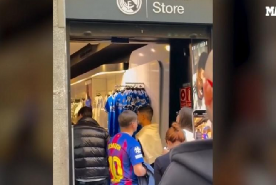 Ο Αρσάβιν εμφανίστηκε με φανέλα της Μπαρτσελόνα έξω από μπουτίκ της Ρεάλ Μαδρίτης