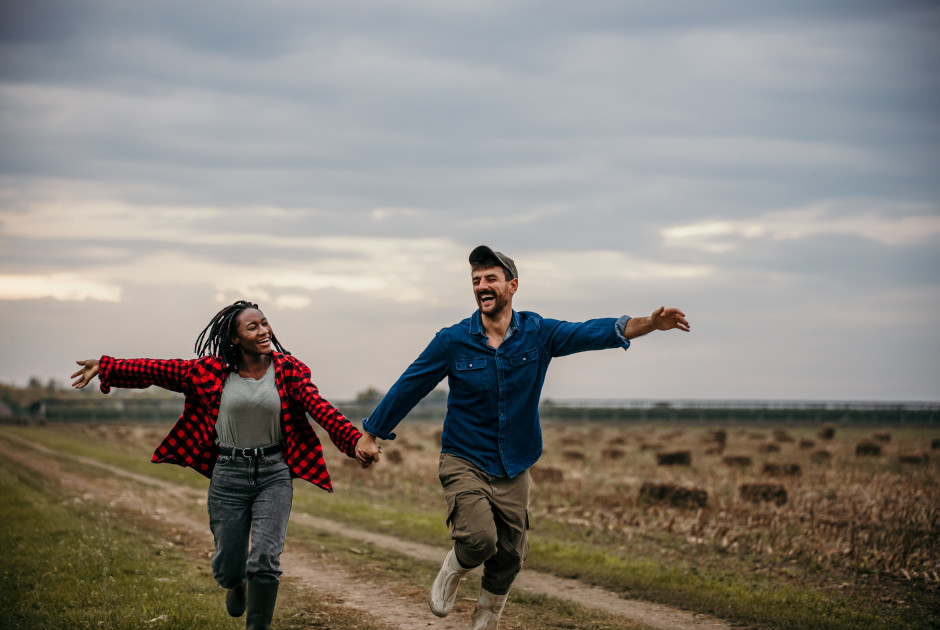 Λύνοντας το βιολογικό μυστήριο: Γιατί οι γυναίκες ζουν περισσότερο από τους άνδρες