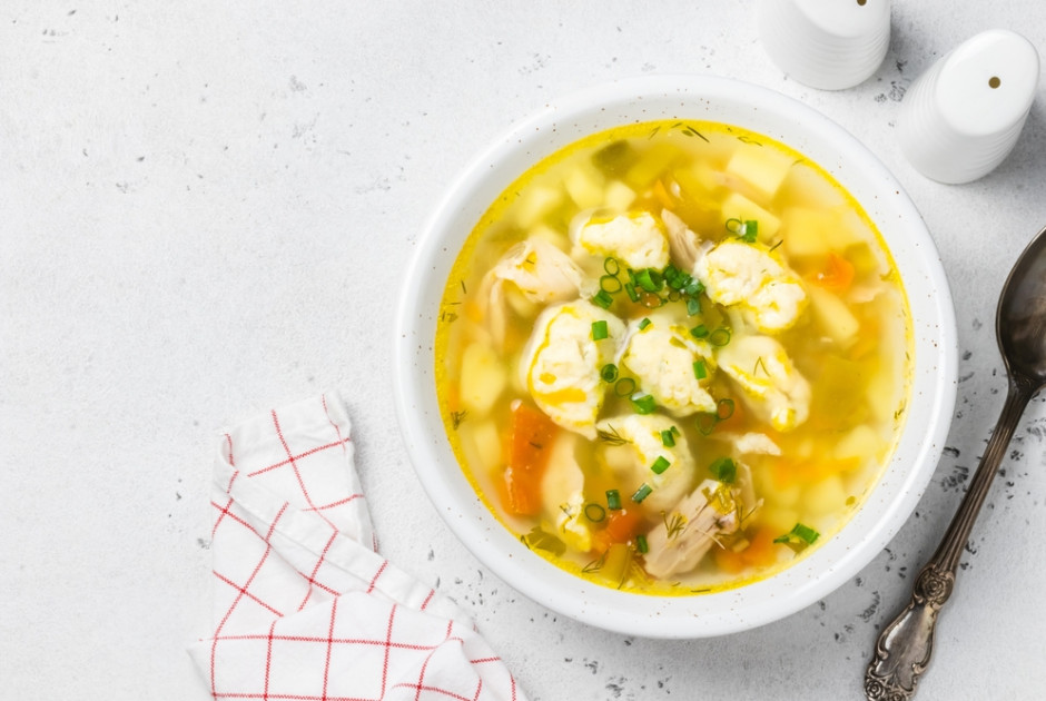 Κοτόσουπα: Μύθος ή σύμμαχος στην ανάρρωση από κρυολόγημα και γρίπη; Η επιστήμη δίνει απαντήσεις