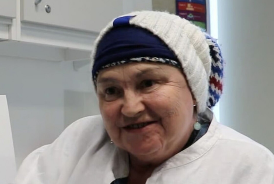 Τυφλή γυναίκα περιγράφει πώς είναι η ζωή μετά από επαναστατικό εμφύτευμα