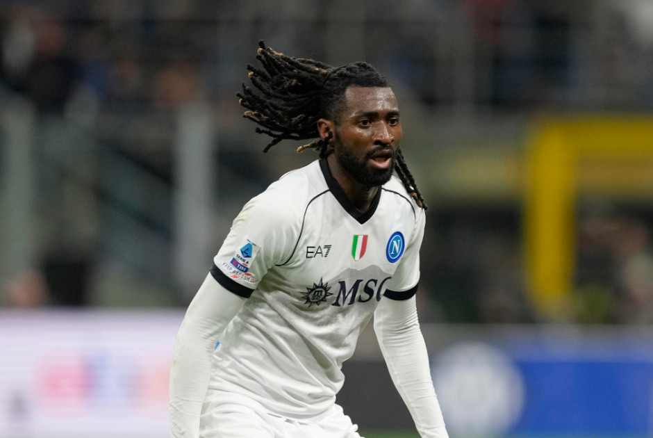 Ο Ανγκισά απάντησε αρνητικά σε όλες τις προτάσεις και υπογράφει νέο διετές συμβόλαιο