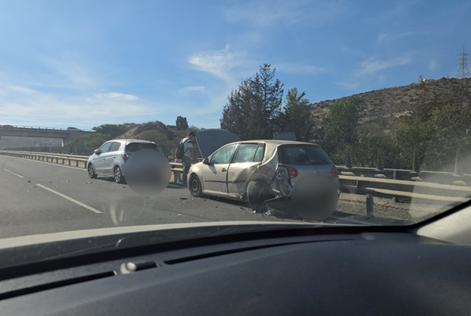 Οδηγοί προσοχή: Τροχαίο στον αυτοκινητόδρομο