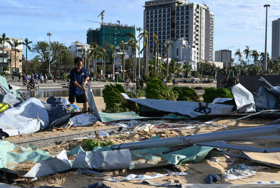 «Ήταν θαύμα» - Τρεις άνδρες επέζησαν 40 ώρες μέσα στη θάλασσα μετά τον τυφώνα