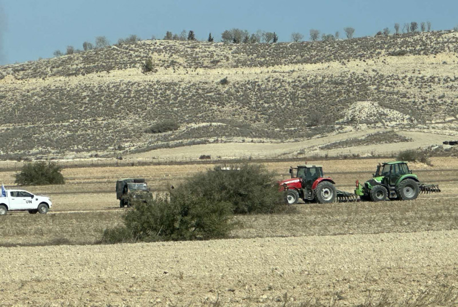 Νέο επεισόδιο στη Δένεια: Τουρκικό όχημα εμπόδισε Ελληνοκύπριους γεωργούς (ΦΩΤΟΣ)