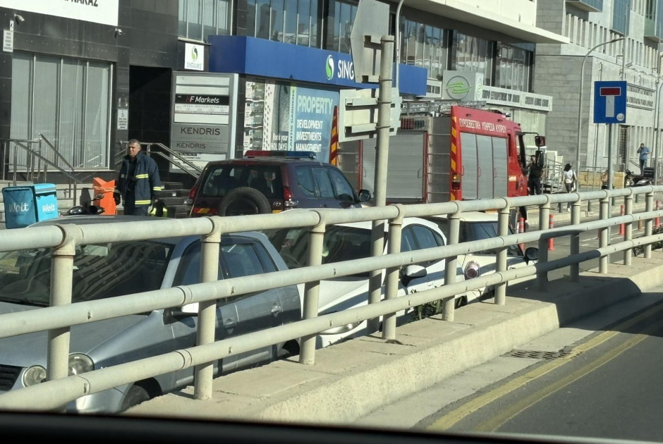 Εκκενώθηκαν προληπτικά κυβερνητικές υπηρεσ&#943