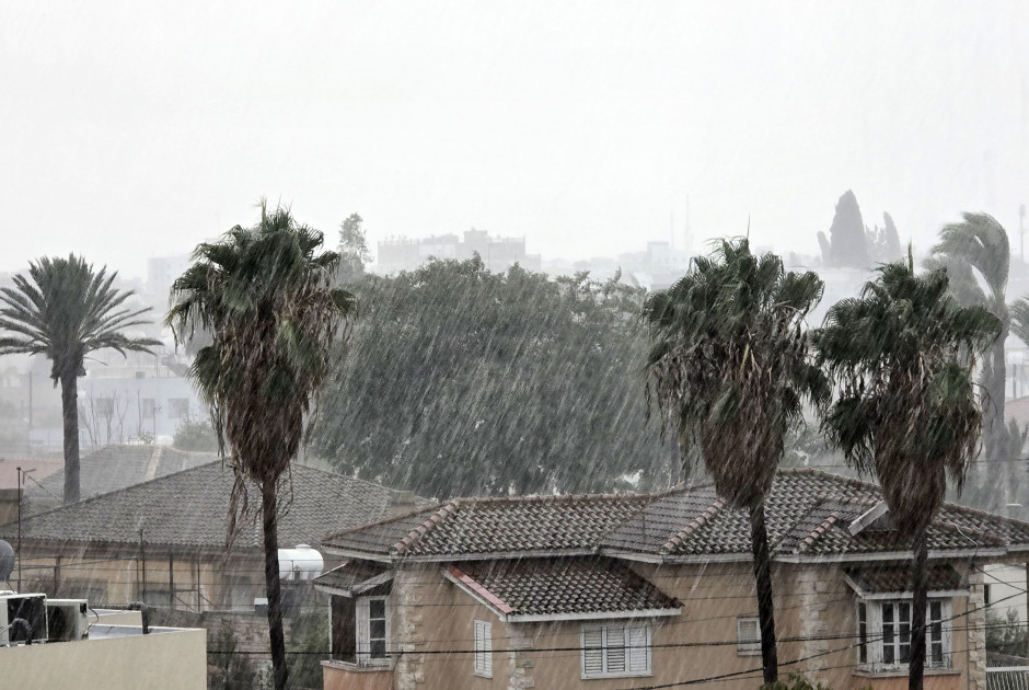 Σαρώνει η κακοκαιρία – Ισχυρή βροχόπτωση και χαλάζι σε διάφορες περιοχές της Κύπρου (ΒΙΝΤΕΟ)