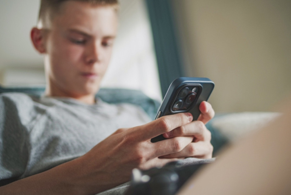 Ευρωκοινοβούλιο: «Μπλόκο» στα social media για τα παιδιά κάτω των 16 ετών